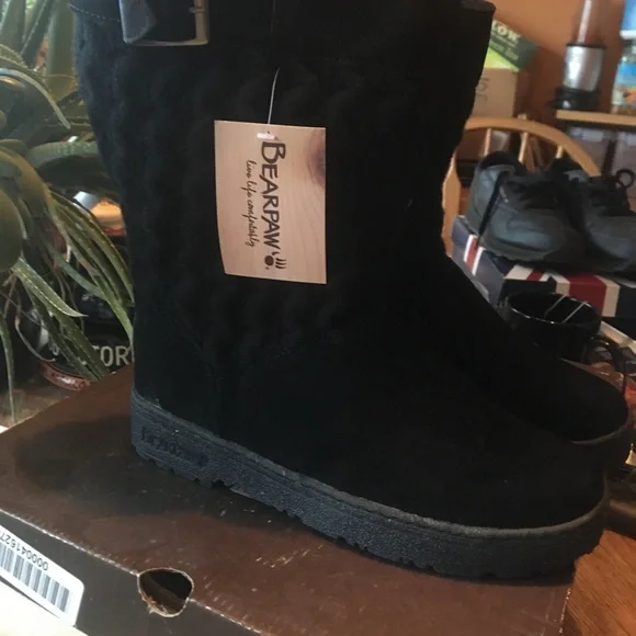 NWT Black Suede & Sheepskin Cable Knit Buckle Bear Paw Candice Boots - Picture 2 of 13
